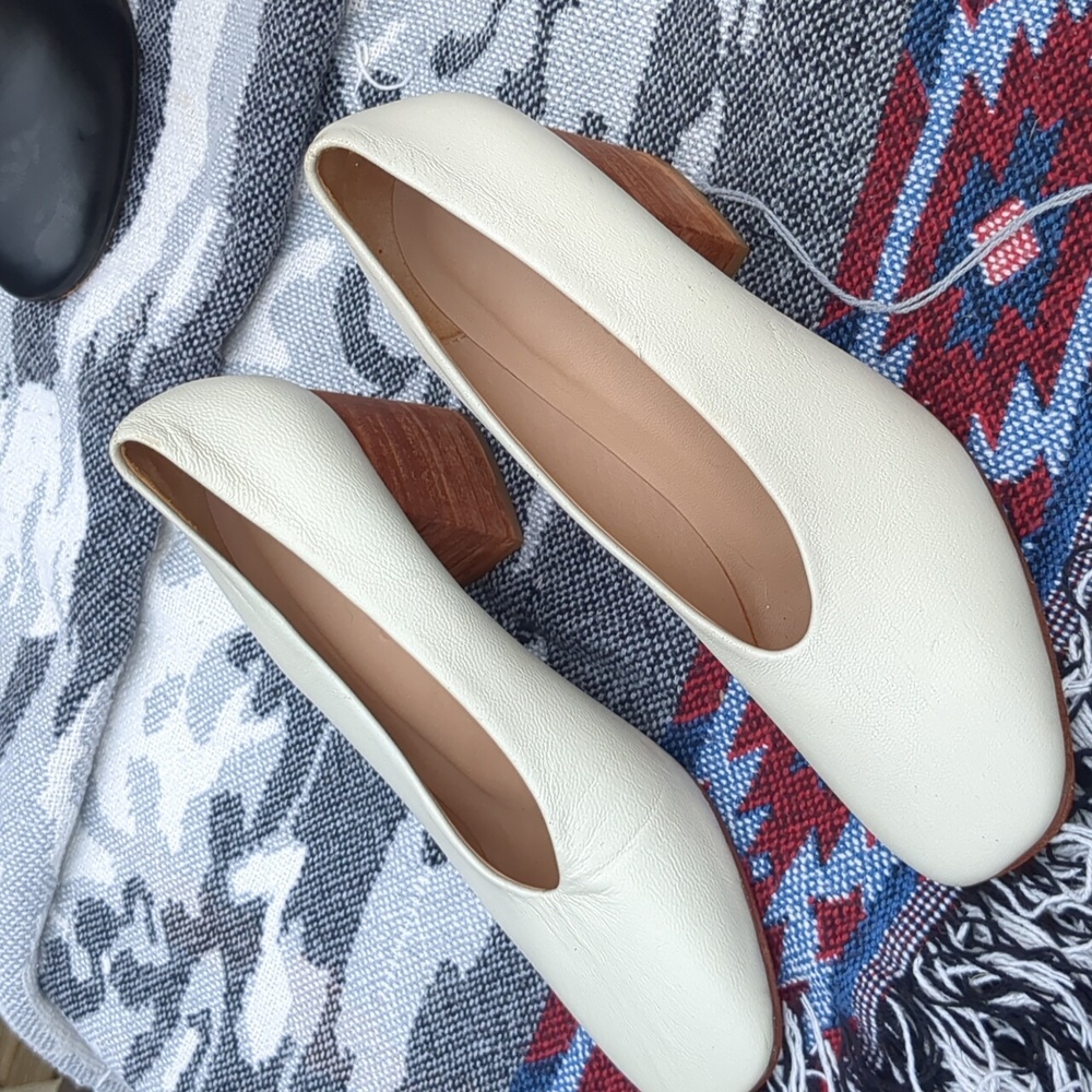 Huma Blanco Cream Block Heel Pumps